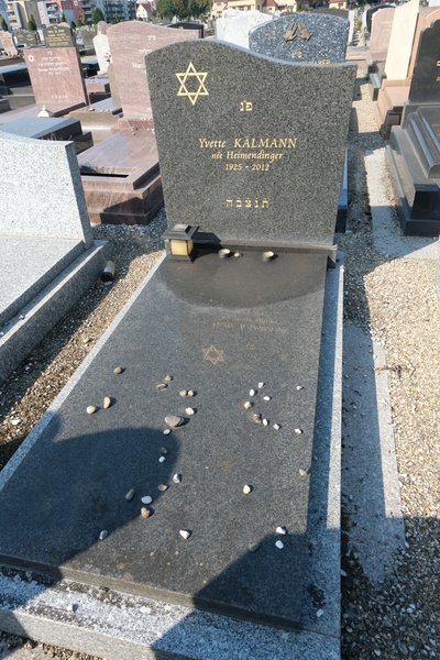 Kalmann Yvette fejfája
