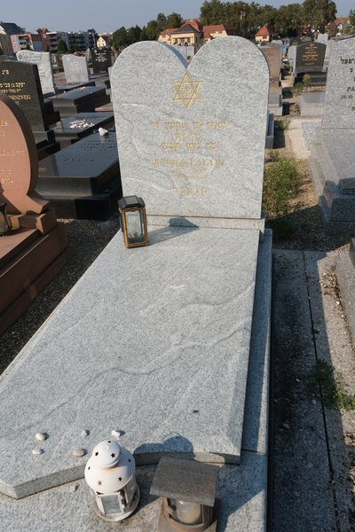 Tombstone of Layani Richard