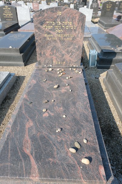 מַצֵּבה פון Dreyfuss Pierre