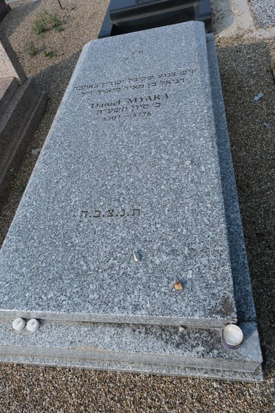 Grafsteen van Myara Daniel
