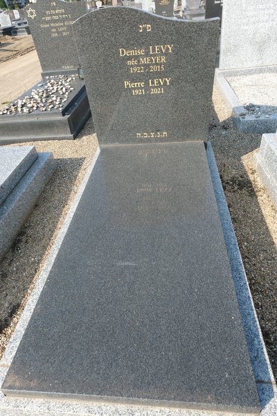 מַצֵּבה פון Lévy Pierre