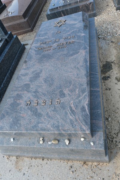 מצבת Meyer Gérard