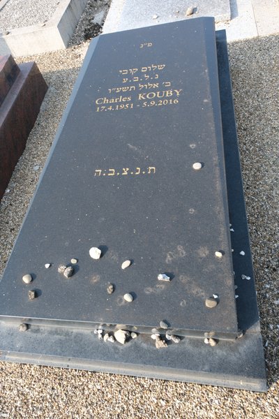 מַצֵּבה פון Kouby Charles