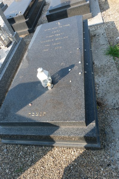 Sellam Michèle fejfája
