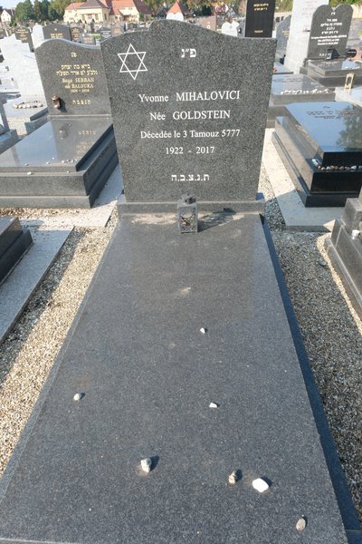شاهدة قبر Mihalovici Yvonne