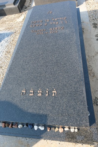 شاهدة قبر Hirtz Gilbert