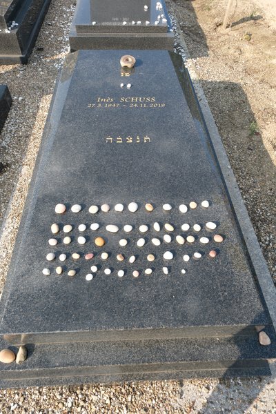Stèle de Schuss Inès