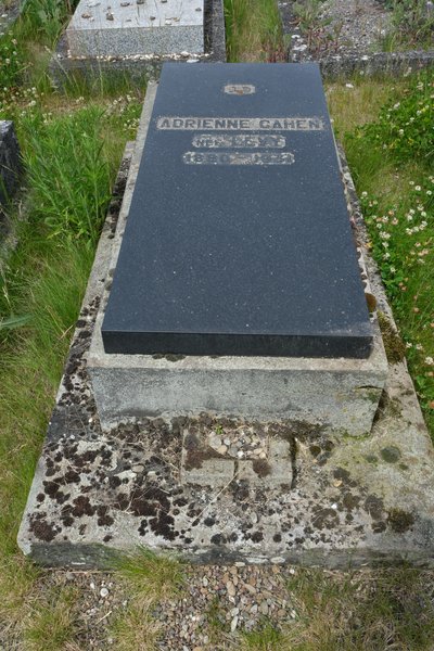 Stèle de Cahen Adrienne