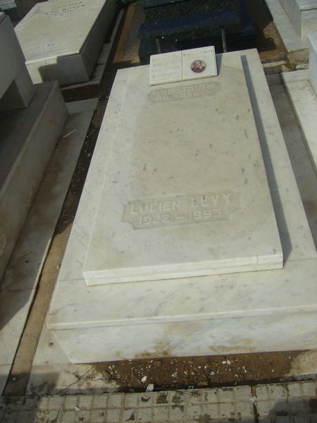 מַצֵּבה פון LEVY Lucien