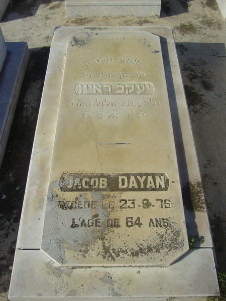 Grafsteen van DAYAN Jacob