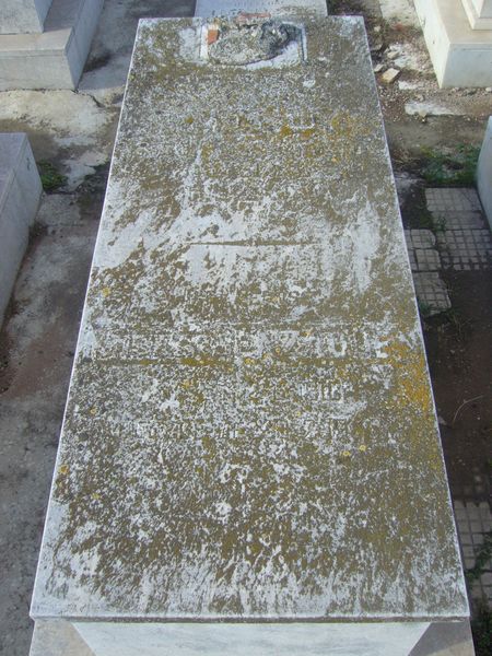 מצבת BENZAQUEN