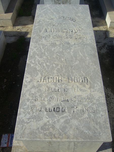 Grafsteen van DODO Jacob