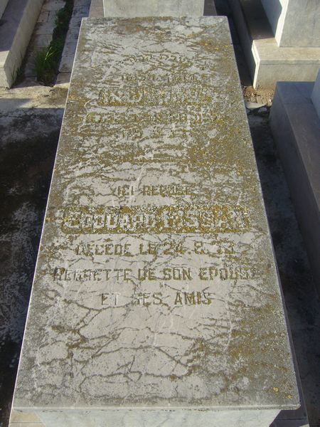 Lápide de ISSAN Edouard