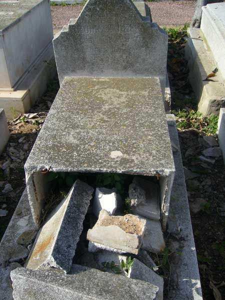 TUIZER Zohra fejfája