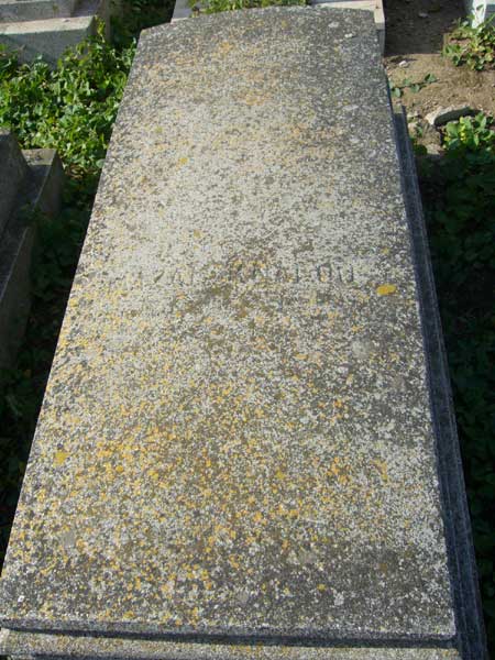 Grafsteen van KNAFOU Mazal
