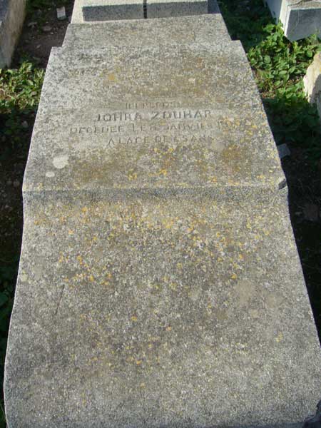 Grafsteen van ZOUHAR Johra