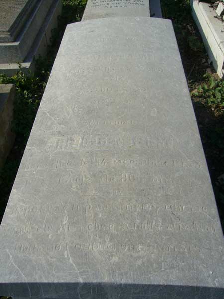 מצבת BENUSRY Julie