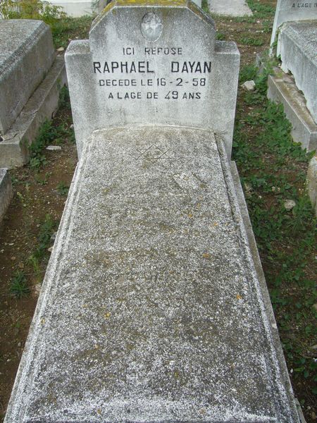 شاهدة قبر DAYAN Raphael