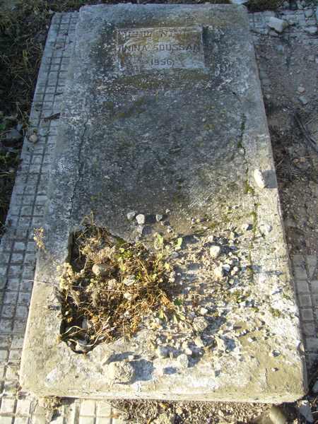 מצבת SOUSSAN Nina