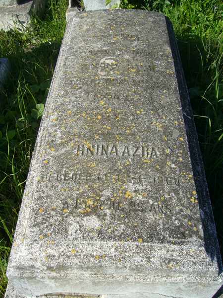 AZRA Hnina fejfája