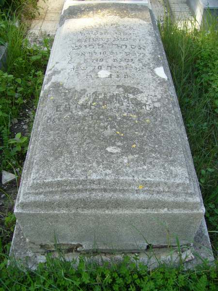 Grafsteen van KADOCH Esther