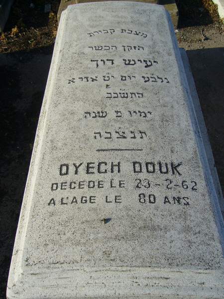 Grabstein von DOUK Oyech