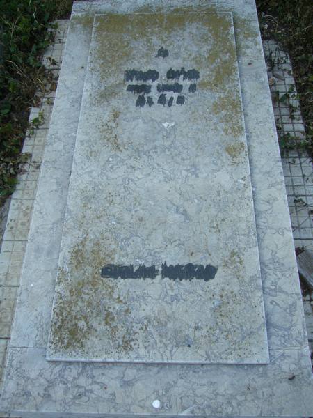 מצבת MAMAN Chalom