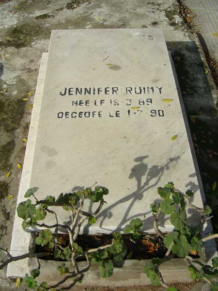 מַצֵּבה פון RUIMY Jennifer