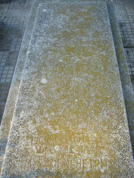 Tombstone of OUANOUNOU Esther