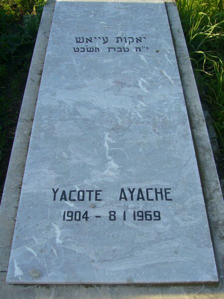 מַצֵּבה פון AYACHE Yacote
