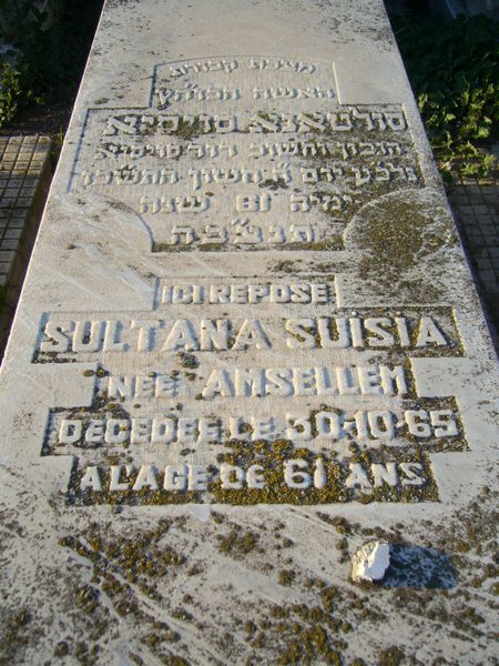 Lápide de SUISIA Sultana