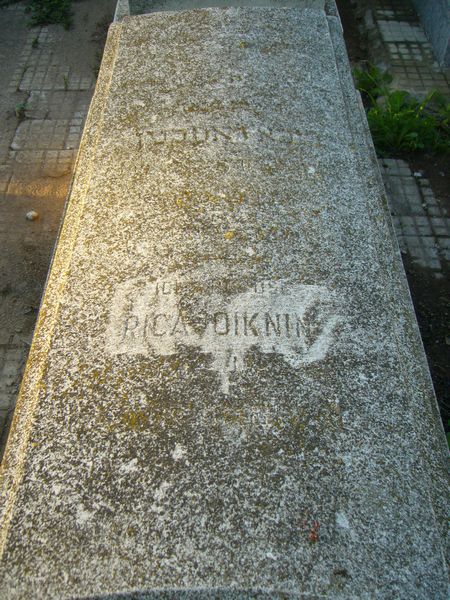 Stèle de OIKNINE Rica