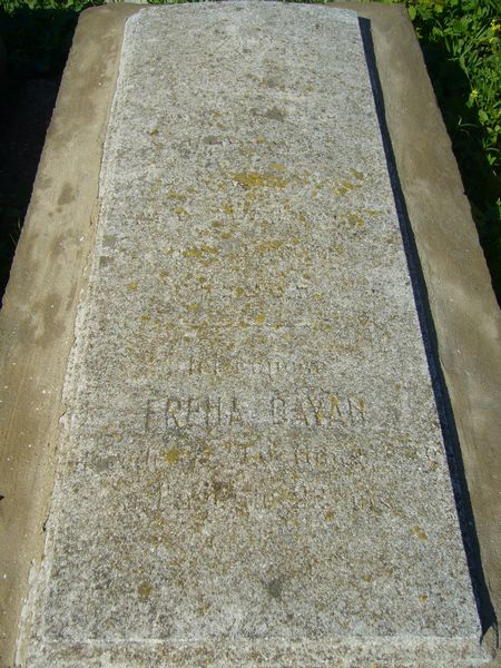 Grafsteen van DAYAN Freha