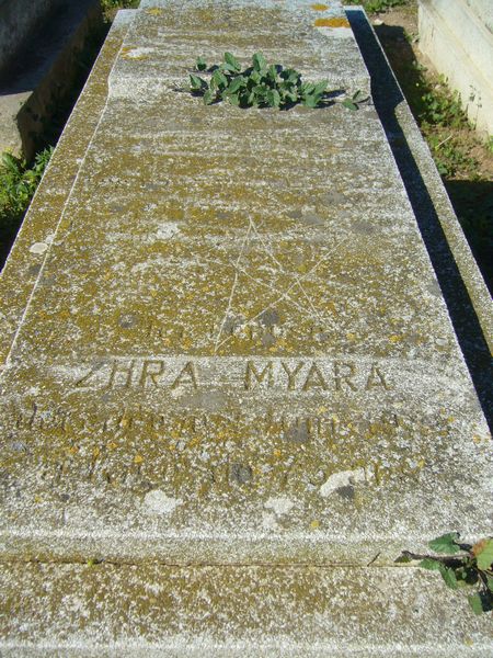 מצבת MYARA Zhra