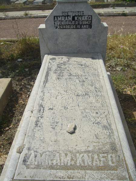 Grafsteen van KNAFO Amram