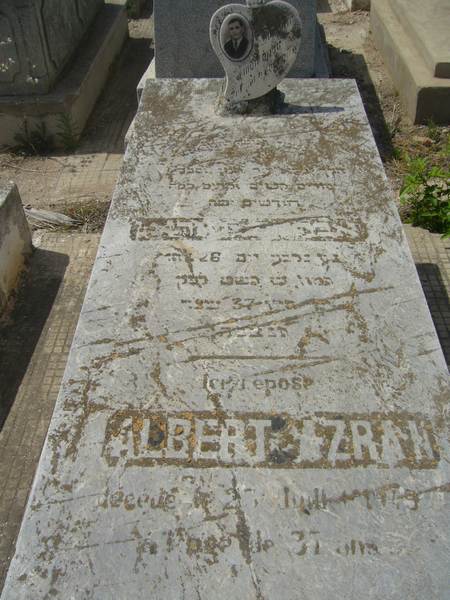 מַצֵּבה פון AZRAN Albert