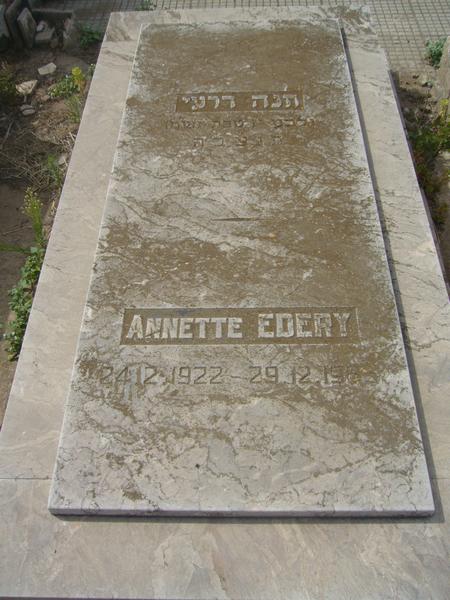 Estela de EDERY Anette