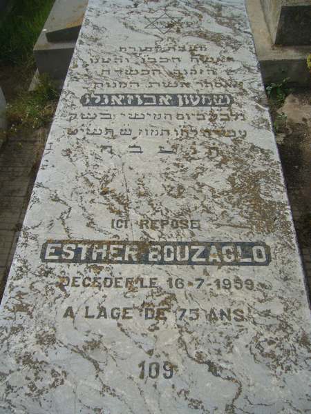 BOUZAGLO Esther का स्मारक