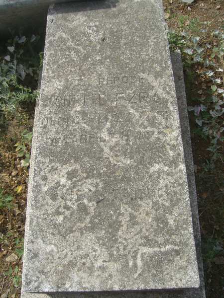 Stèle de EZRA Janette