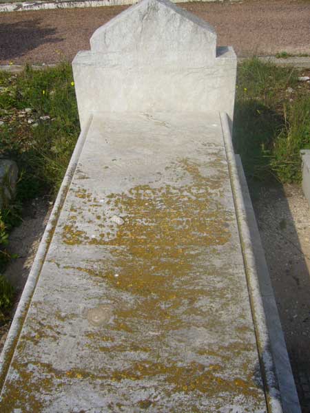 Grafsteen van MARRATI