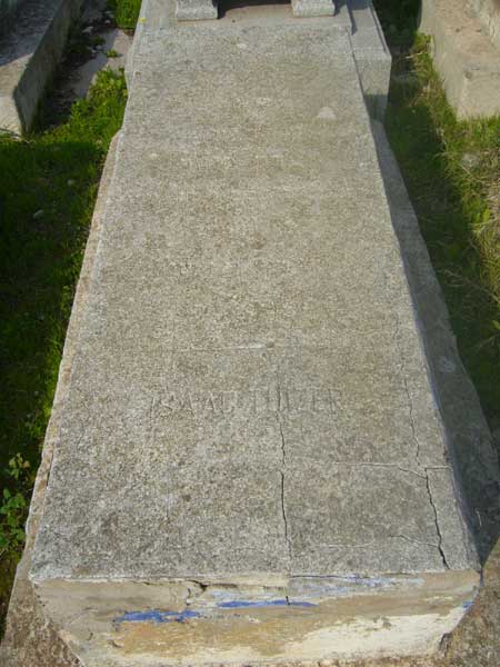 מצבת TUIZER Isaac
