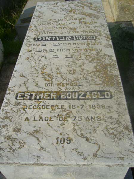 BOUZAGLO Esther का स्मारक