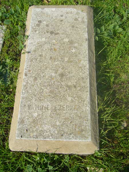 Estela de EZERZER Yamine