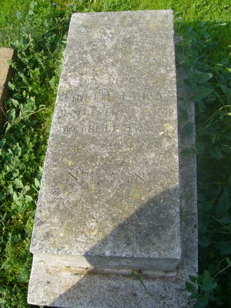 Stèle de EZRA Janette