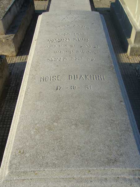 Tombstone of OUAKNINE Moise