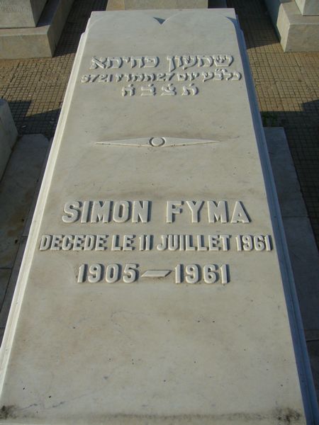 Estela de FYMA Simon