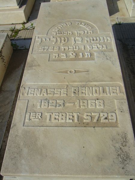 Lápide de BENOLIEL Menassé