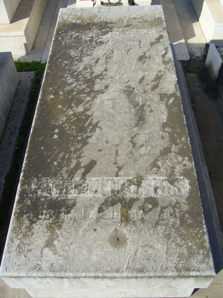 Estela de BENAZERAT Moses