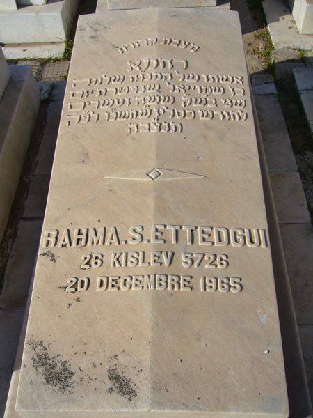 ETTEDGUI Rahma S. fejfája
