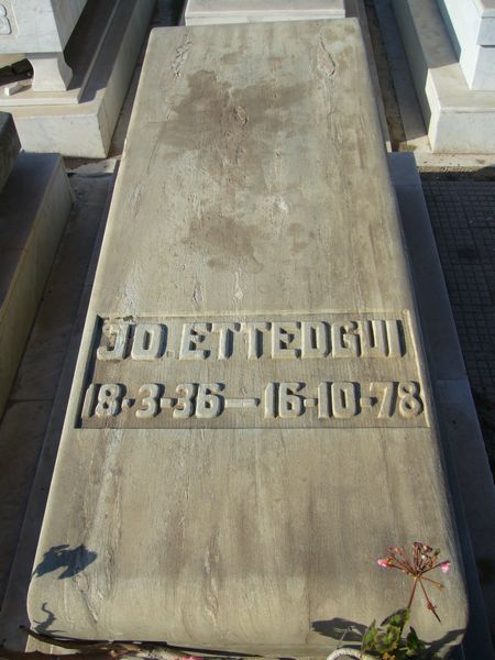 Stèle de ETTEDGUI Jo